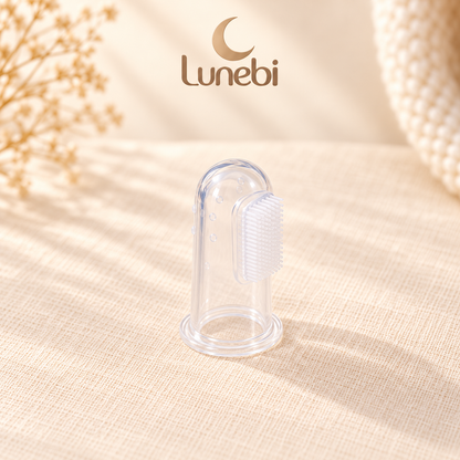 Transparente Fingerzahnbürste aus dem Lunebi Babypflegeset